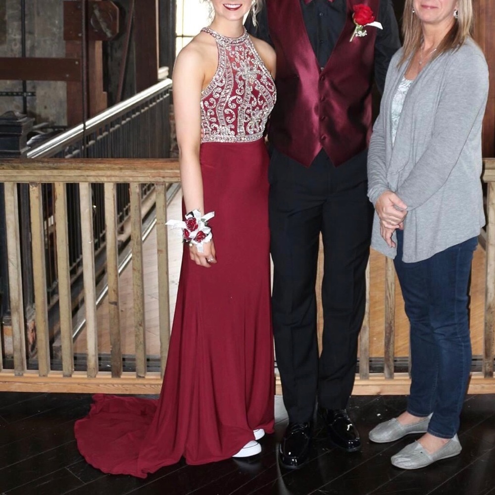 Maroon Clarisse Prom Dress❤️
